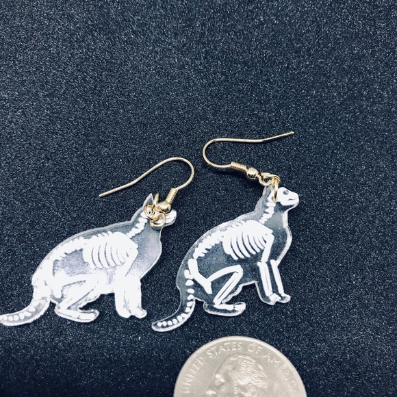 Acrylic cat skeleton x ray earrings - Picture 7 of 7